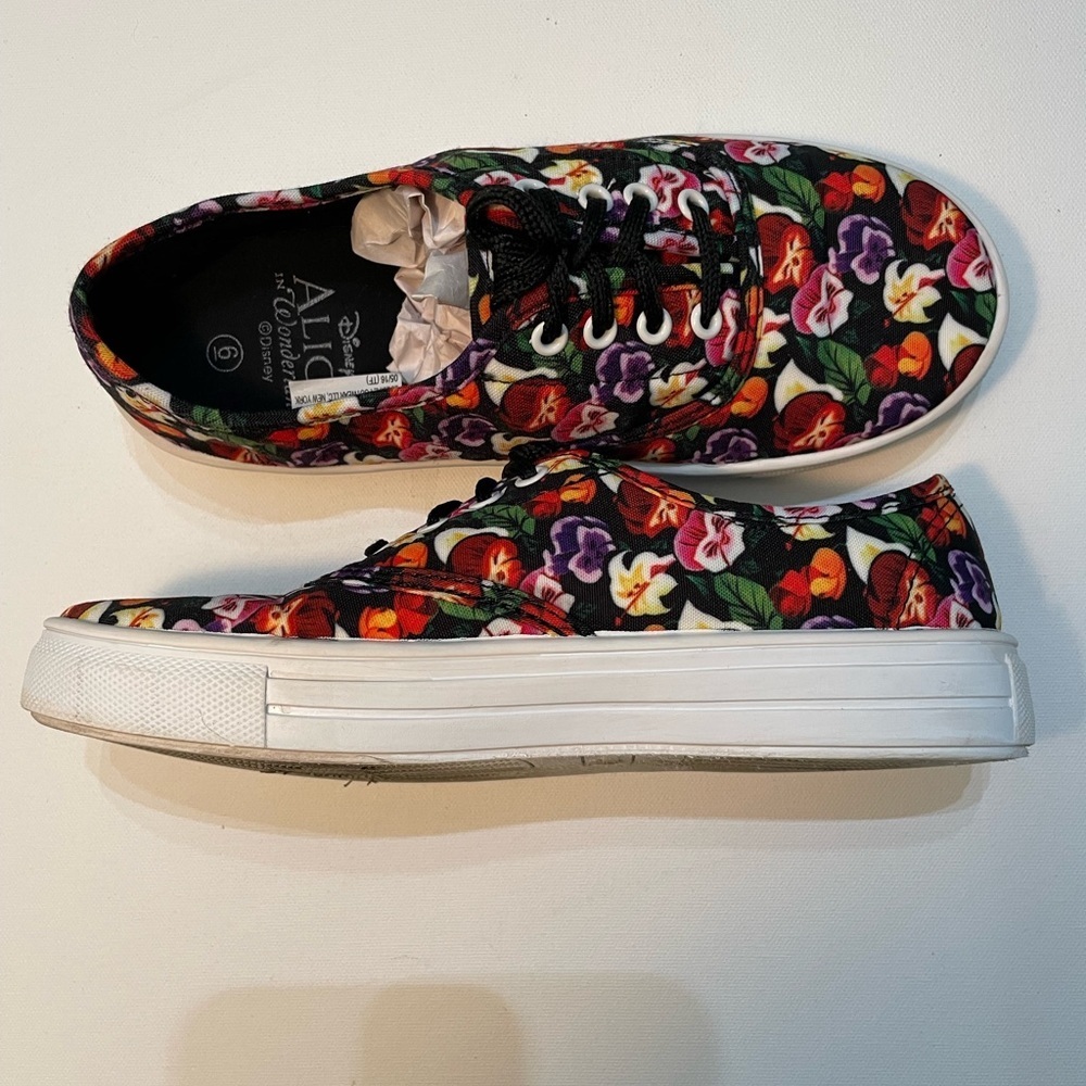 Disney Alice in Wonderland Floral Canvas Sneakers size 6 - Picture 4 of 6